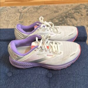 Brooks Adrenaline GTS sneakers